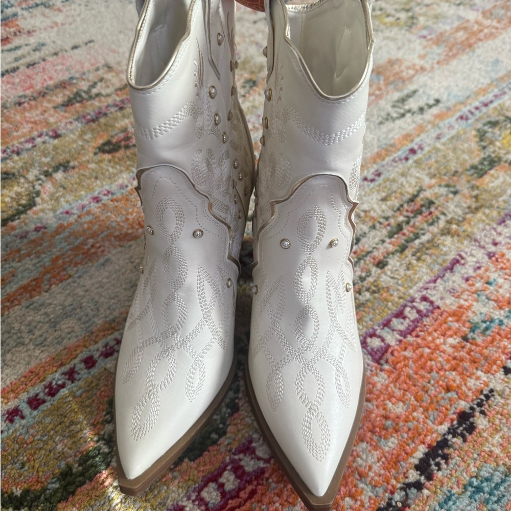 White Embroidered Women's Boots